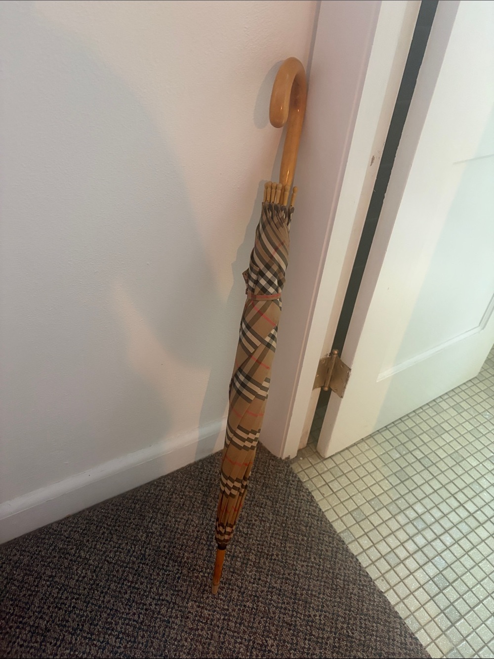 Vintage Burberry Umbrella in classic print amazing  piece! - Picture 5 of 12